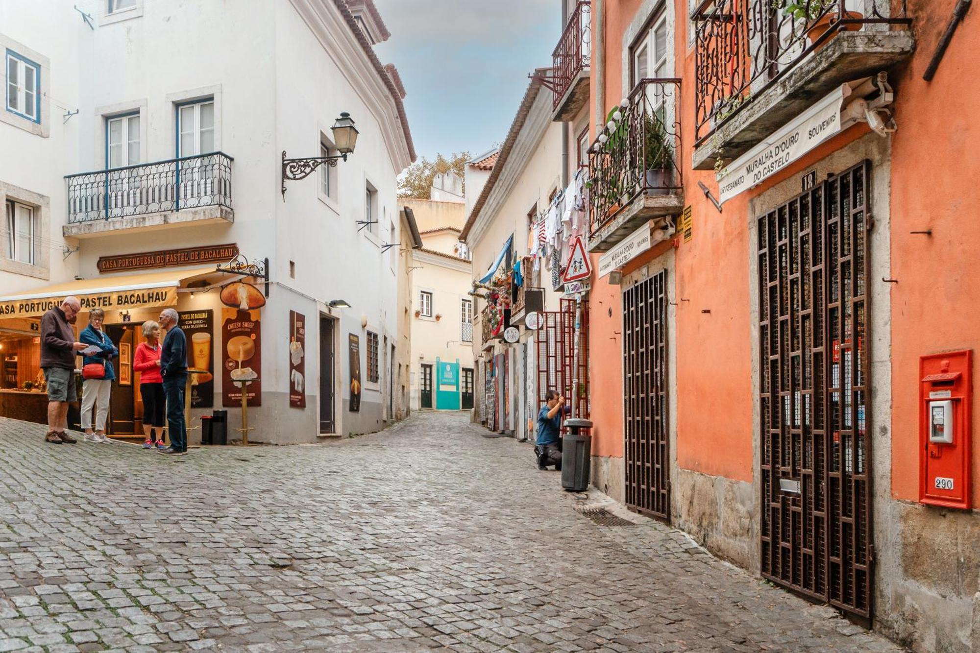 Stylish Getaway In A Mezzanine Flat By The Castle Apartment Lisboa Ngoại thất bức ảnh