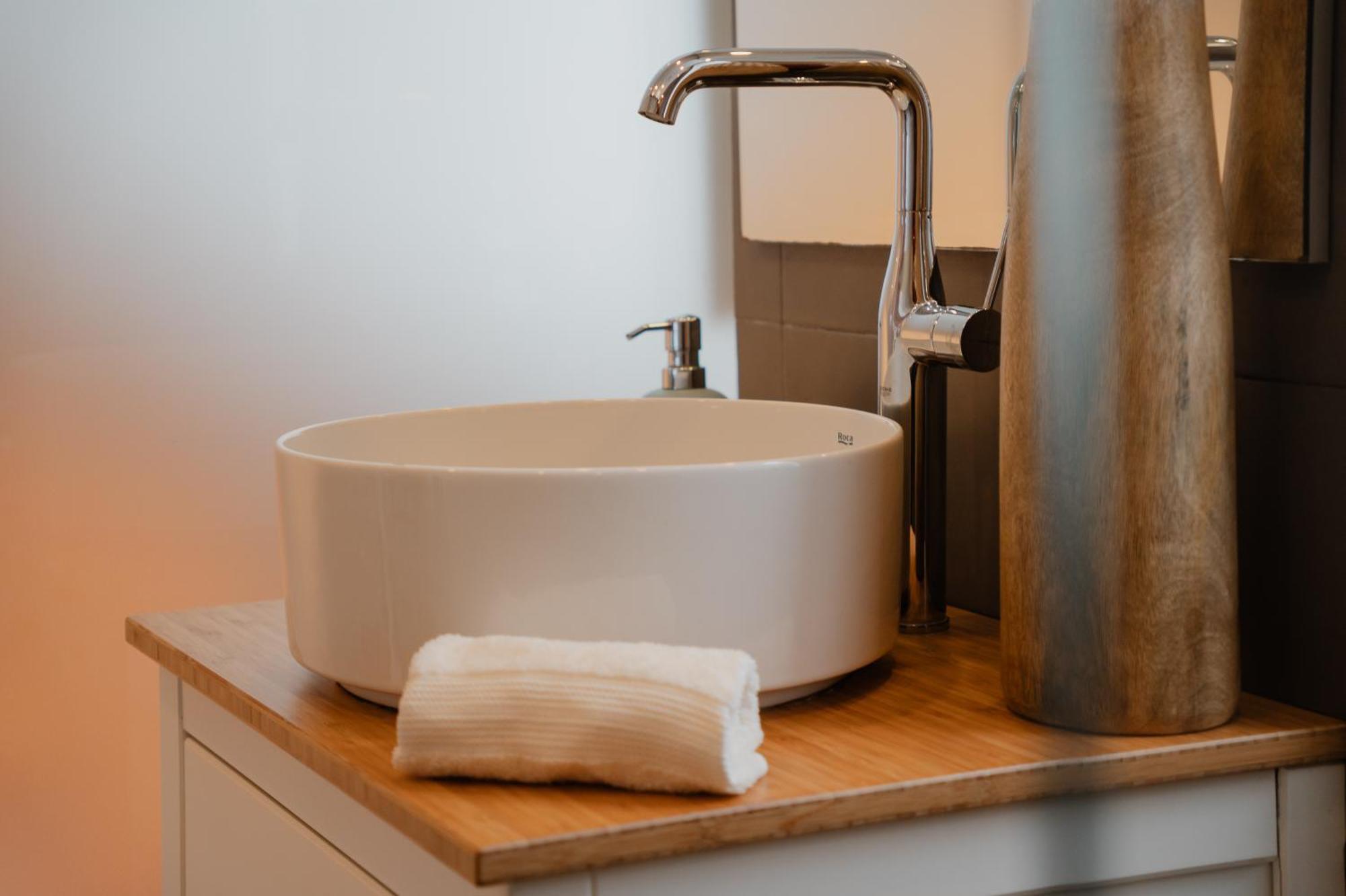 Stylish Getaway In A Mezzanine Flat By The Castle Apartment Lisboa Ngoại thất bức ảnh