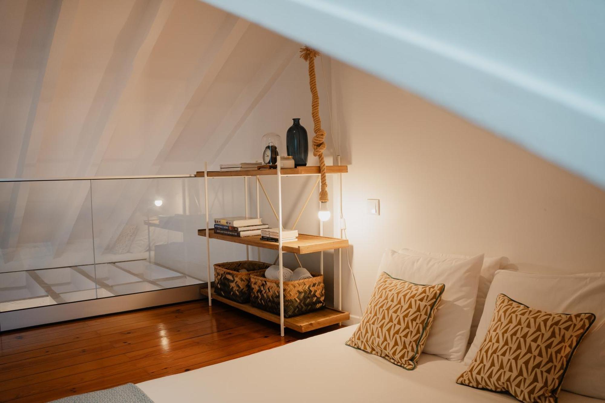 Stylish Getaway In A Mezzanine Flat By The Castle Apartment Lisboa Ngoại thất bức ảnh