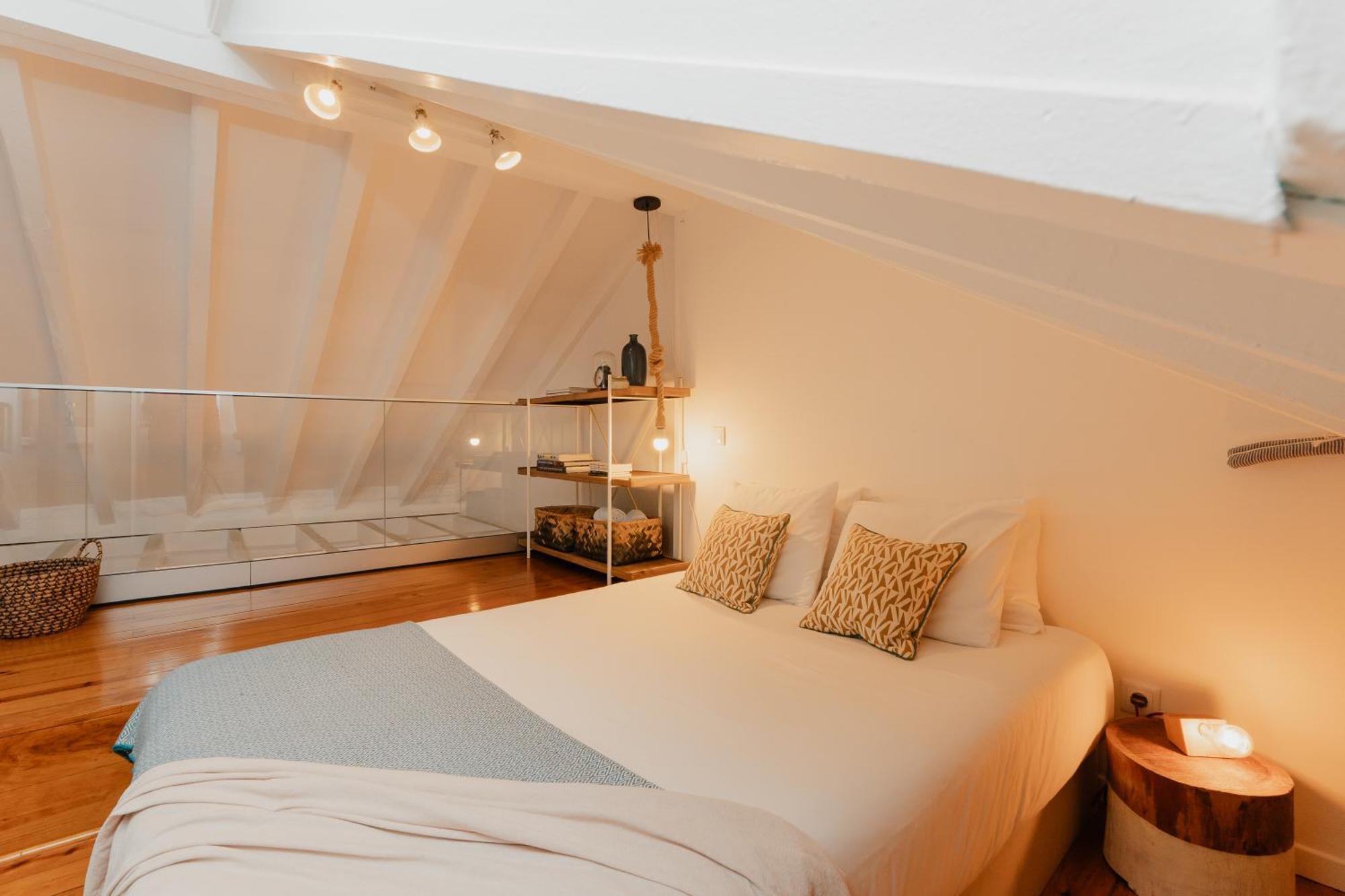 Stylish Getaway In A Mezzanine Flat By The Castle Apartment Lisboa Ngoại thất bức ảnh